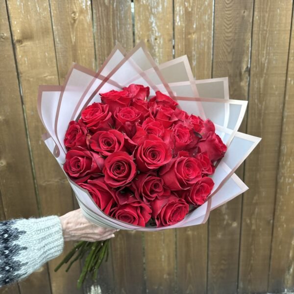 25 red roses bouquet