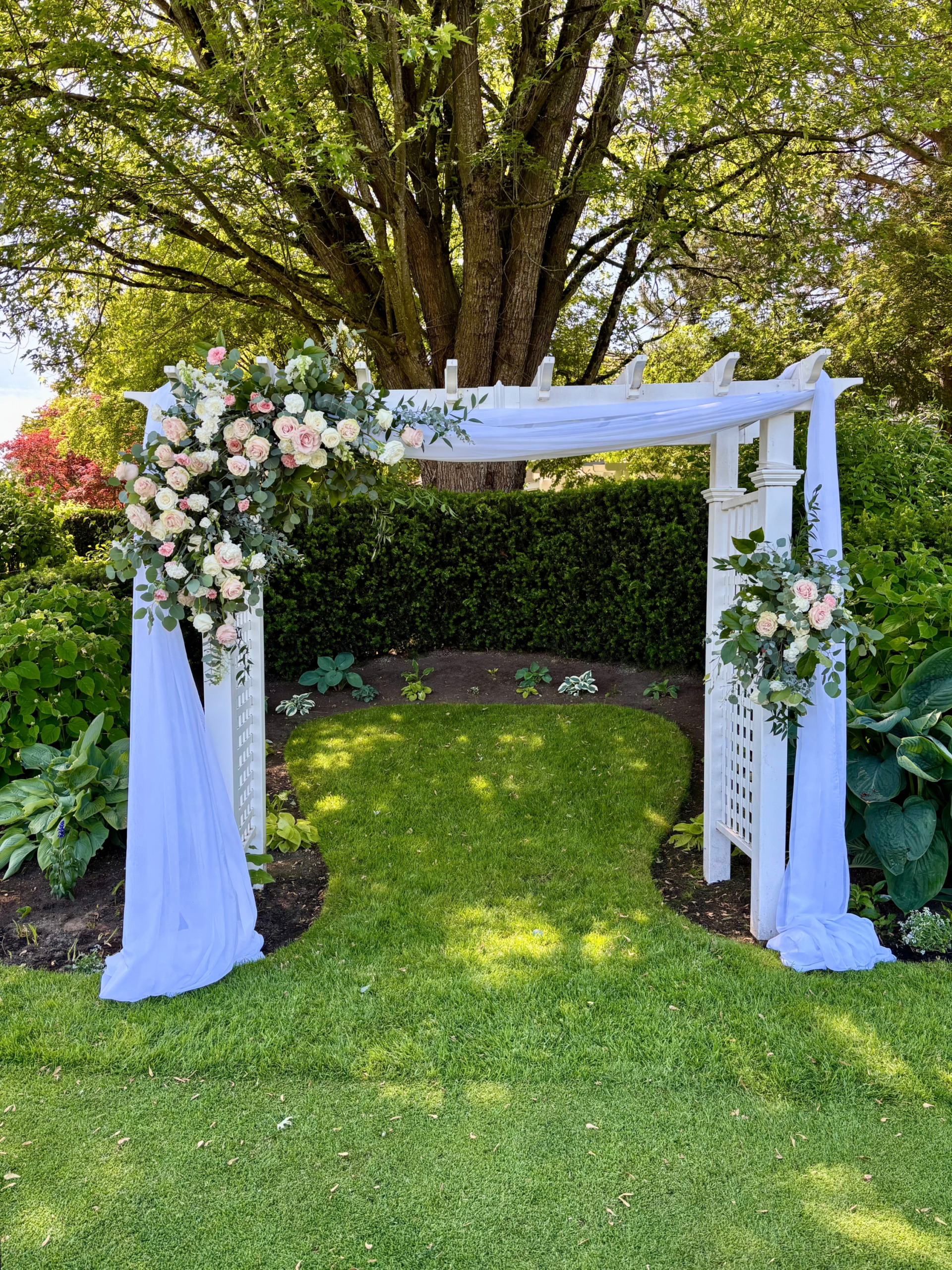 Garden style wedding arch