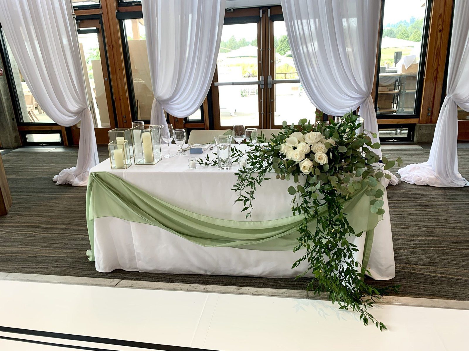 sweetheart table flowers